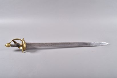 Fort sabre d’officier, XVIIe siècle. Monture...
