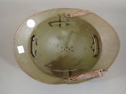 Casque Adrian mod 26, coque avec insigne...