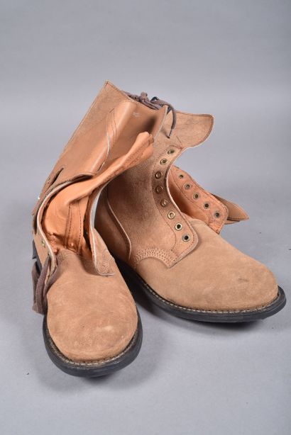Paire de brodequins à jambière dite Rangers...