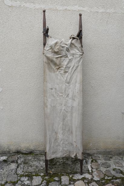 Fr - Brancard en bois et toile (taches) et...
