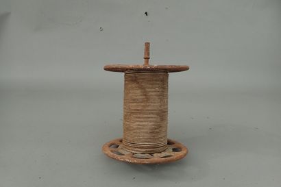 Rouleau de fil téléphonique avec reste de...