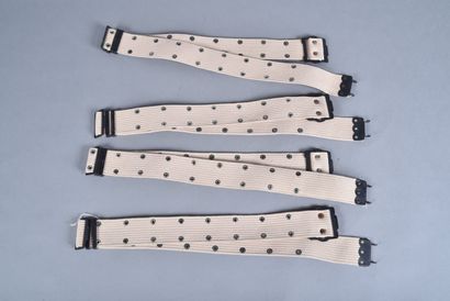 4 ceinturons TAP en toile beige. Etat ne...