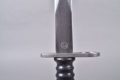 Suisse. Baïonnette modèle 1957 SIG. Poignée...