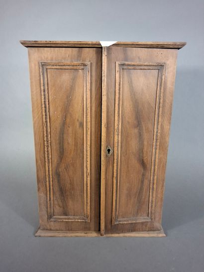 Armoire murale (boite à outils) en bois mouluré,...