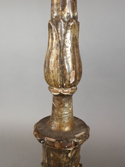 Pique cierge en bois sculpté et doré sur...