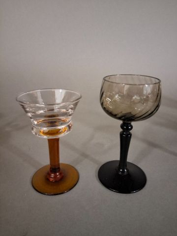 Lot de 6 verres à pied en verre soufflé marron-noir...