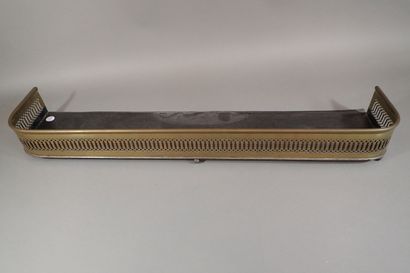 Barrière de cheminée en métal et laiton ajouré...