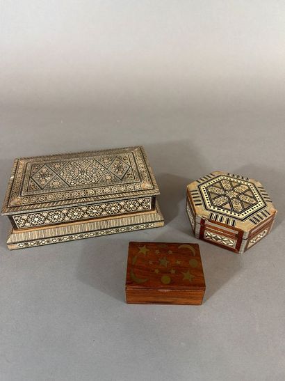Ensemble de boites en marqueterie d’os et...