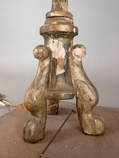 Pique cierge en bois sculpté et doré sur...