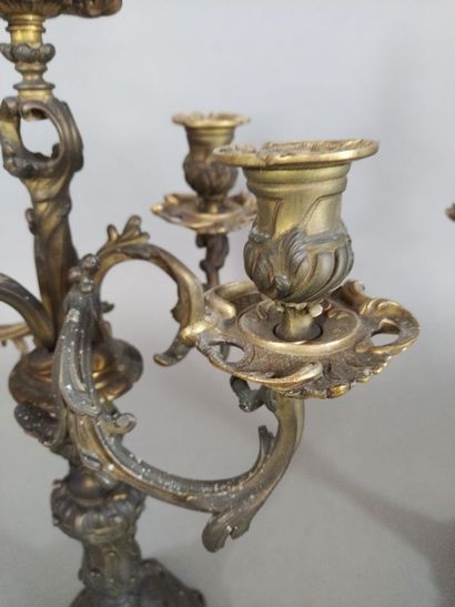 Paire de candélabres en bronze de style Rocaille,...