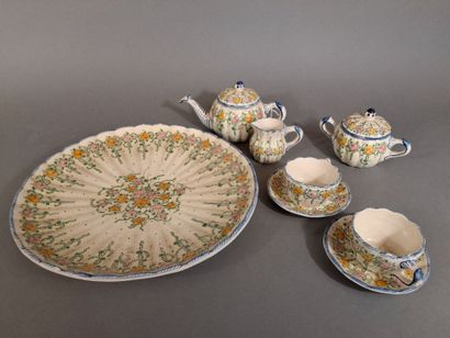 Service à thé en faience émaillée polychrome...