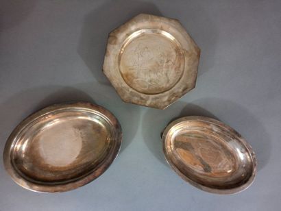 Lot de pièces de service de table en métal...