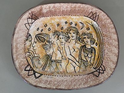 Ecole du Xxe siècle. Plat ovale en céramique...