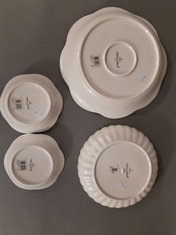 VILLEROY BOCH 1748 : Lot en porcelaine à...