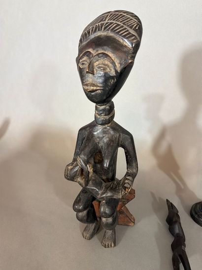 Ensemble de statues et du sculptures en bois...