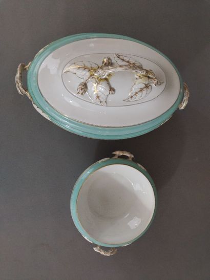 ***Service de table en porcelaine à contour...