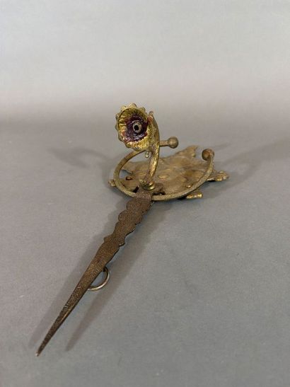 Paire d’appliques ou de bougeoirs en métal,...