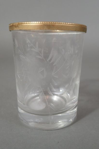 Grand gobelet en cristal à décor gravé de...