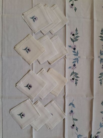 Nappe et 12 serviettes en coton blanc à décor...
