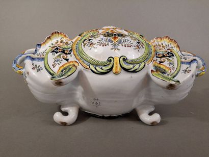 DESVRES, Jardinière en faience émaillée polychrome...