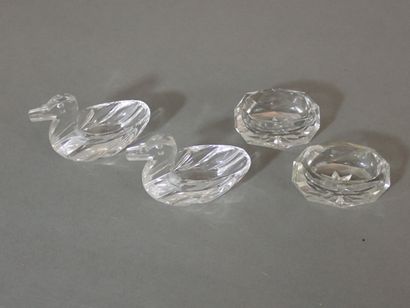Lot de 4 petits salerons en cristal, deux...