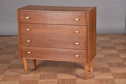 Commode en chêne et pin, ouvrant en façade...