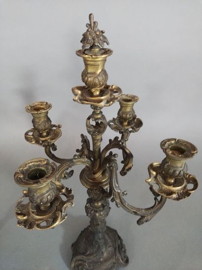 Paire de candélabres en bronze de style Rocaille,...