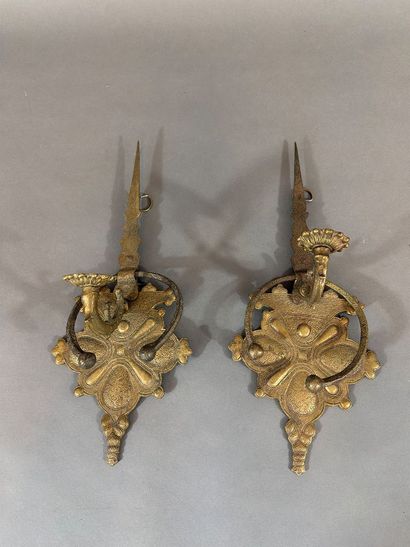 Paire d’appliques ou de bougeoirs en métal,...