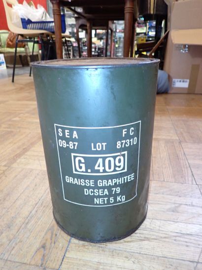 ***MILITARIA ? Bidon de graisse graphitee....