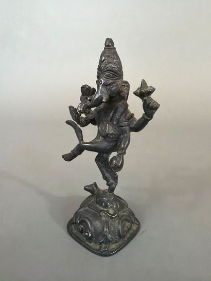 Dieu Hindou Ganesha dansant, petit sujet...