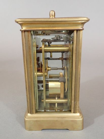Pendule d'officier en laiton et verres biseautés,...
