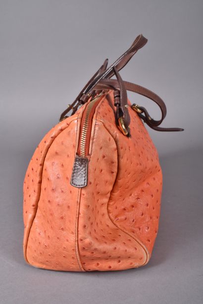 FURLA. Sac à main en cuir orange façon autruche...