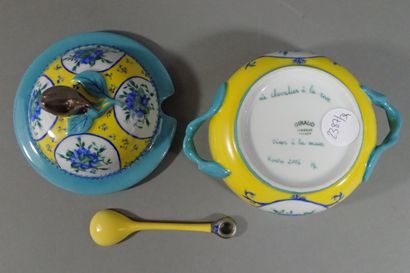GIRAUD à Limoges. Sucrier couvert en porcelaine...