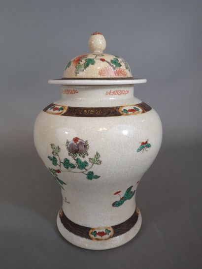 Chine, Nankin, Potiche en porcelaine craquelée...