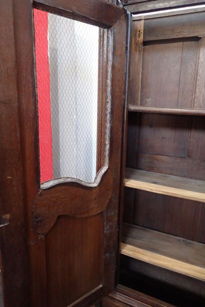 Bibliothèque en chêne mouluré et sculpté...