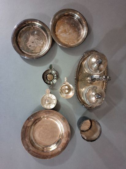 Lot de pièces de service de table en métal...