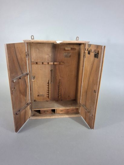 Armoire murale (boite à outils) en bois mouluré,...