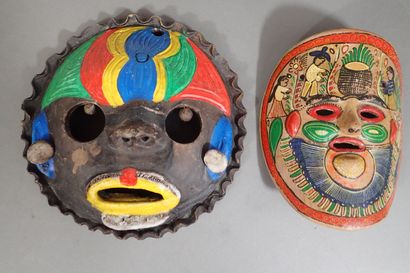 Lot de 2 masques en terre cuite comprenant...