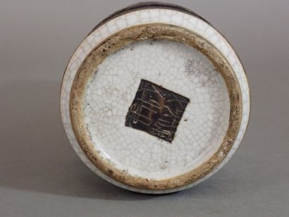 Chine, Nankin, Xxe siècle, Vase rouleau à...