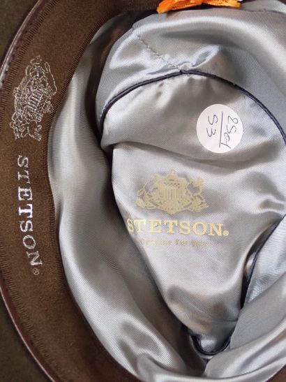 STETSON, Chapeau en feutre marron foncé....