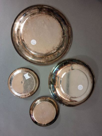 Lot de pièces de service de table en métal...