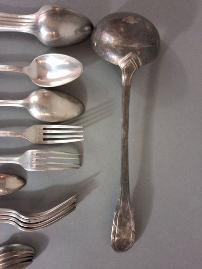 Partie de ménagère en métal argenté, modèle...