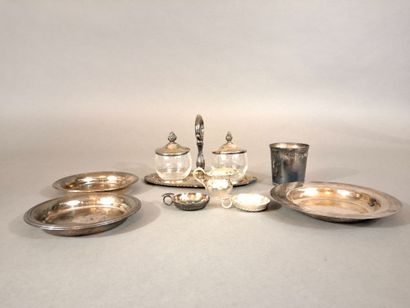 Lot de pièces de service de table en métal...