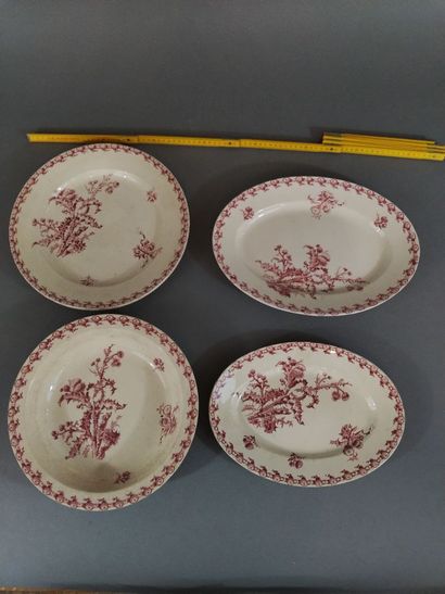GIEN - Partie d'un service de table en porcelaine...