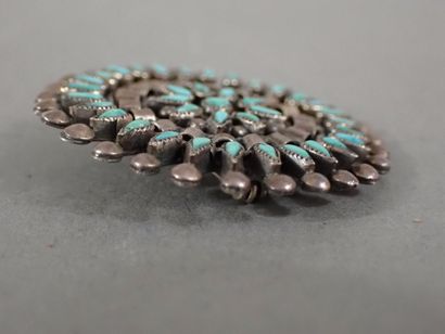 Broche turquoise et argent (diam. 4 cm)....