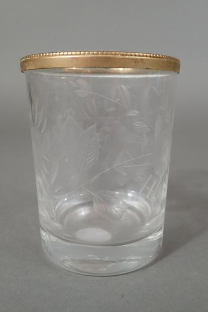 Grand gobelet en cristal à décor gravé de...