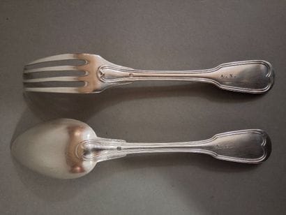 Couvert de table en argent, modèle filets...