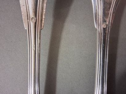 Couvert de table en argent, modèle filets...