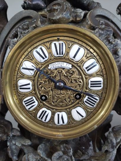 Importante Pendule en régule de style Rocaille...
