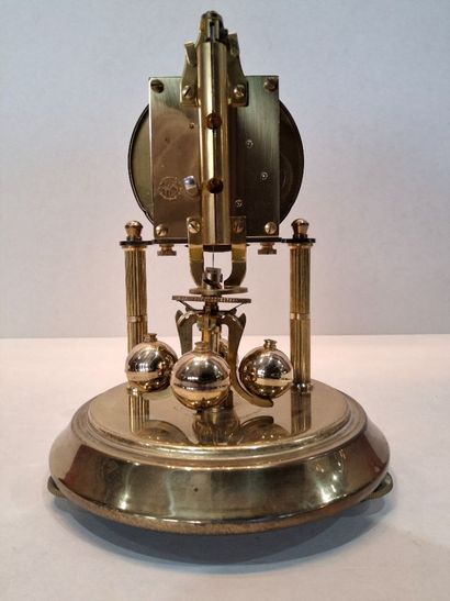 LANCEL - KERN. Pendule de table sous blobe...